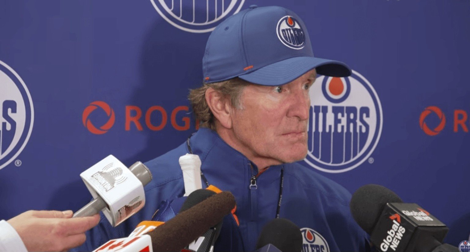 Mike Babcock speaks to reporters following Oilers practice on September 18, 2026.