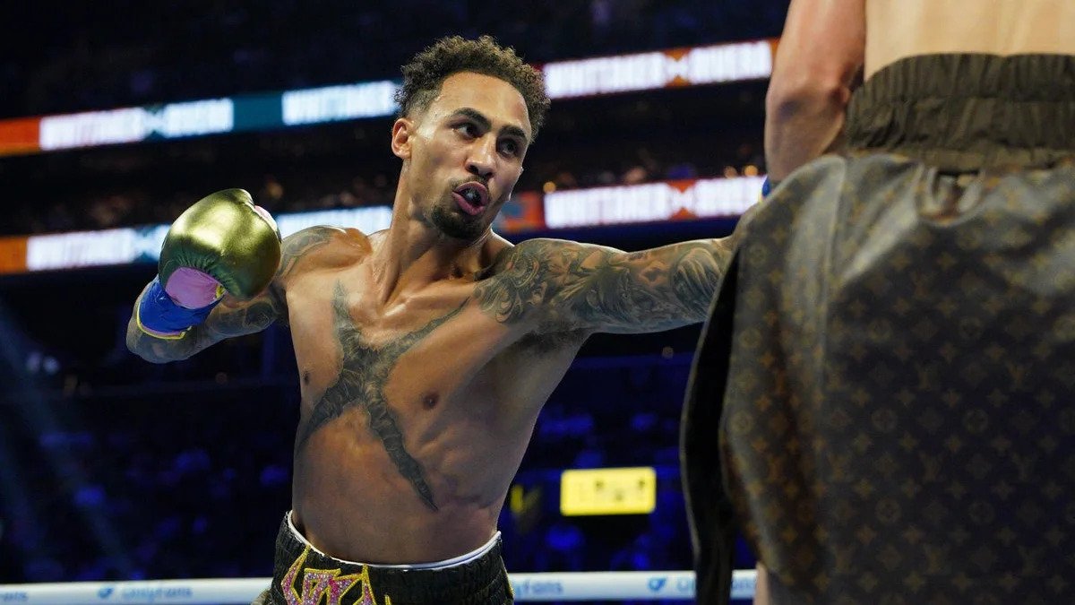 Ben Whittaker throwing a punch at Richard Rivera at Barclays Center