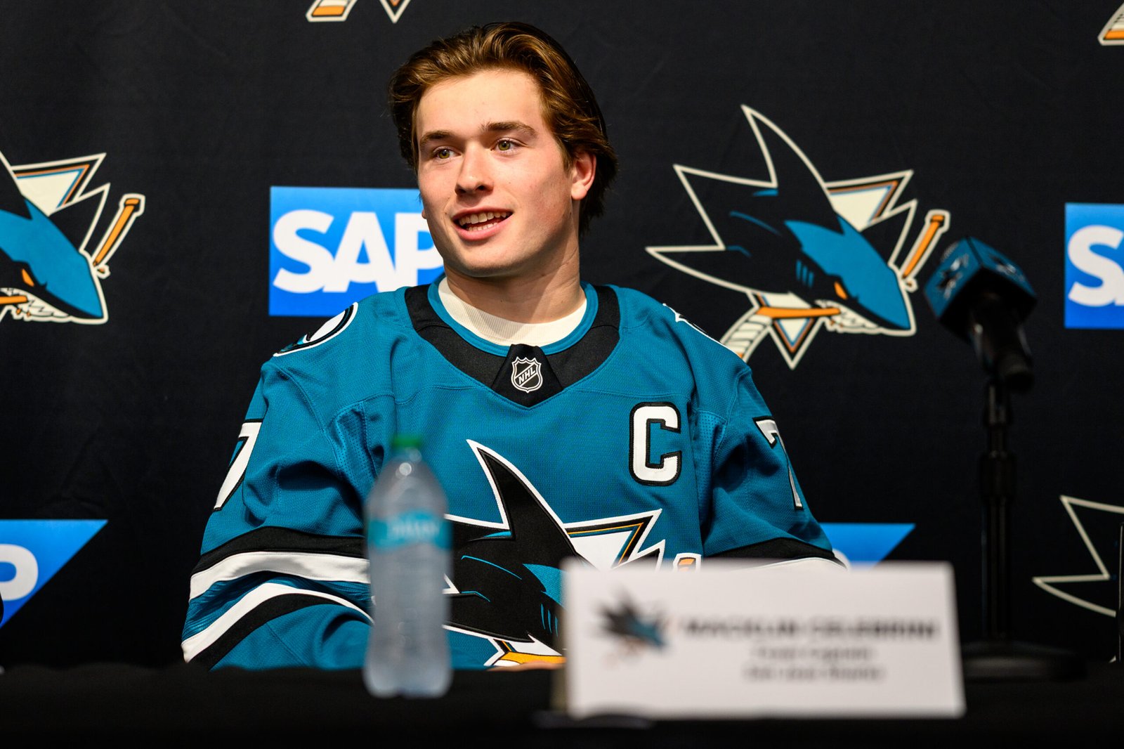 Macklin Celebrini wearing the captain’s letter at his September 25 announcement.