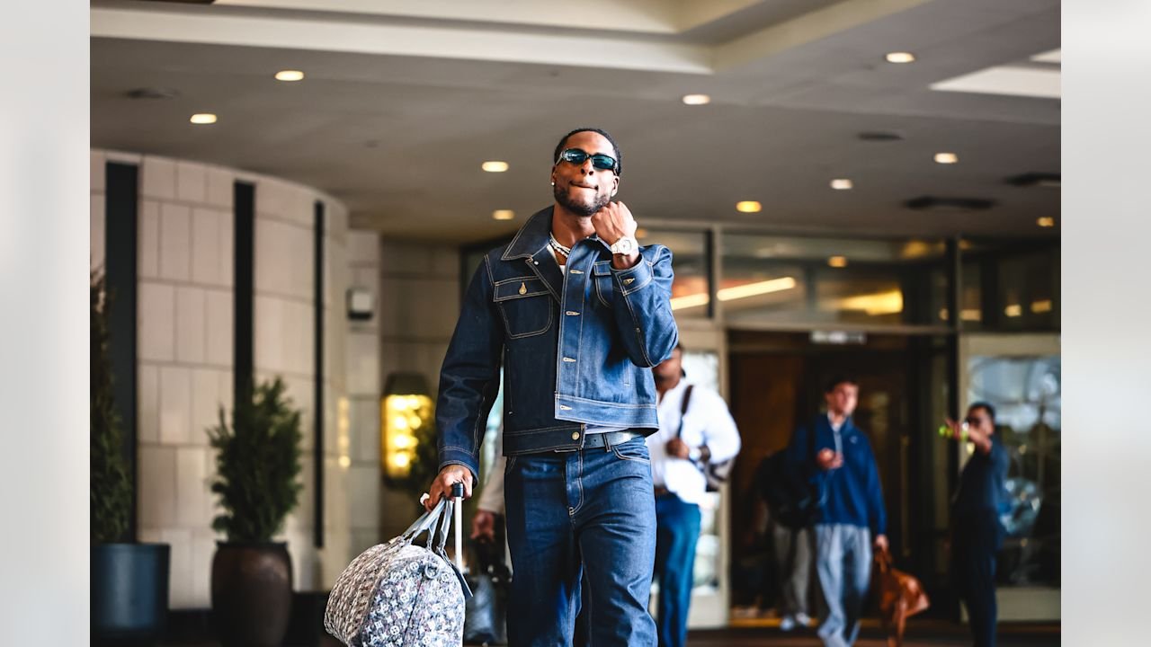 Davante Adams arrives in Denver before the Rams–Broncos game on September 27, 2026.