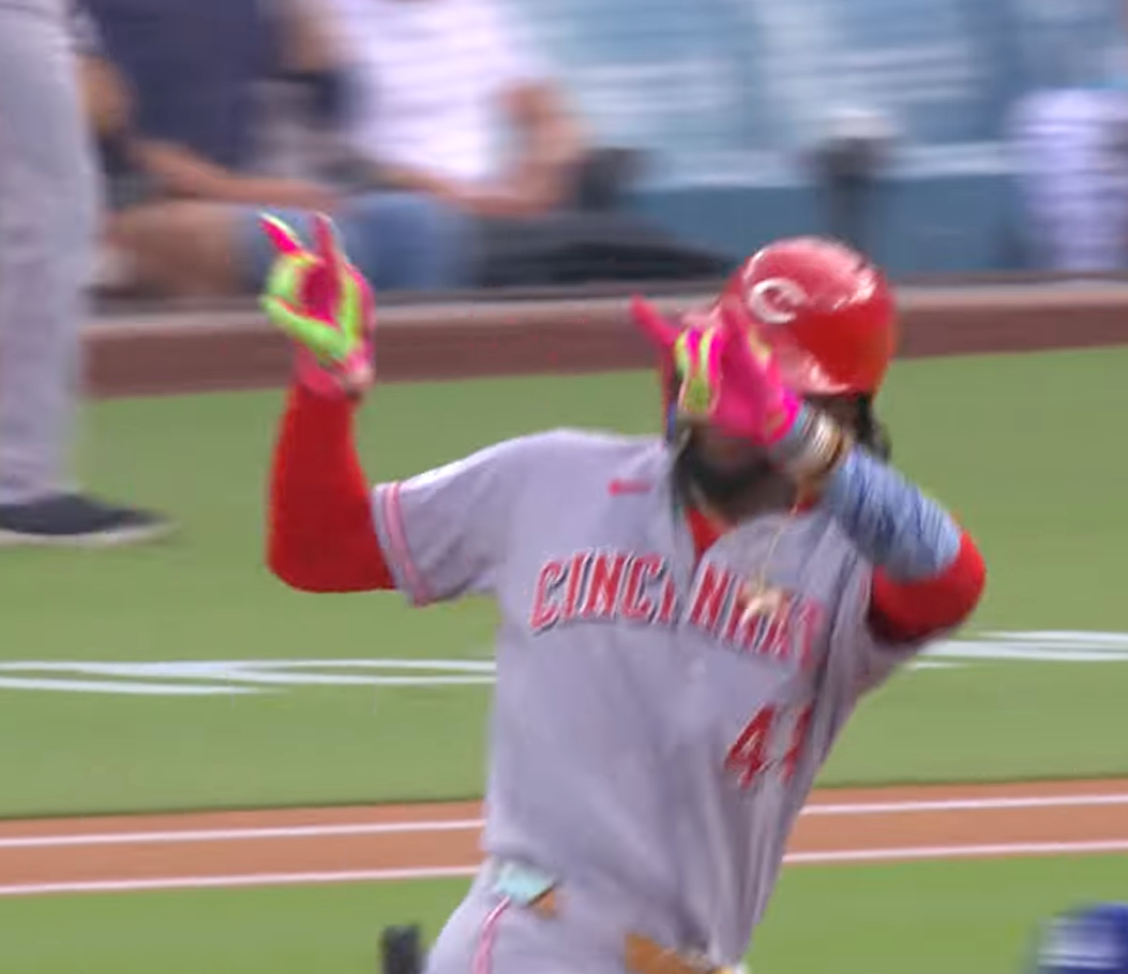 Elly De La Cruz during a Cincinnati Reds game against the Los Angeles Dodgers.