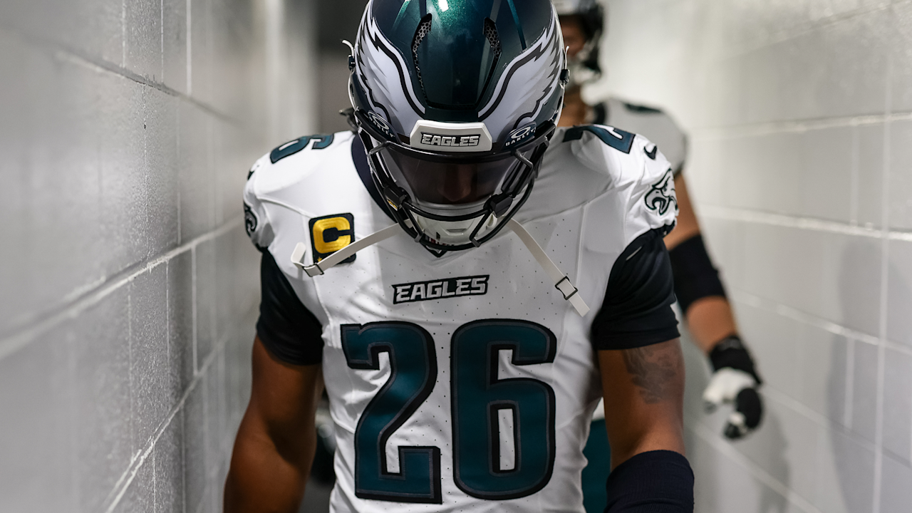 Saquon Barkley in the stadium tunnel before Eagles–Bears at Soldier Field on September 28, 2026. Pregame photo by Kiel Leggere / Philadelphia Eagles.