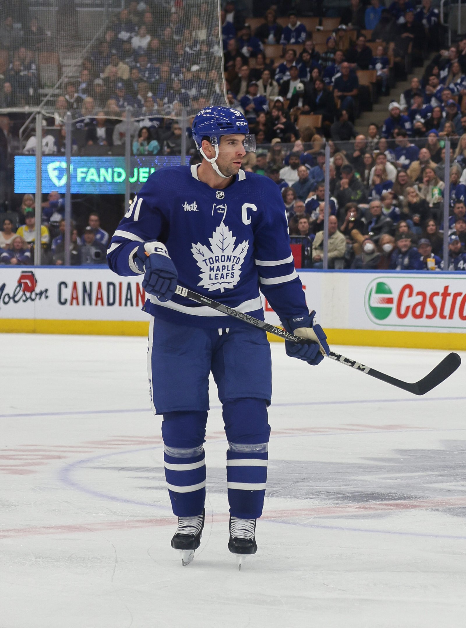 John Tavares wearing Toronto’s blue number 91 jersey during a game in 2022.