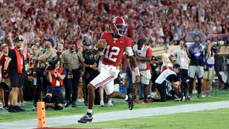 Keelon Russell runs with the football against Florida State.