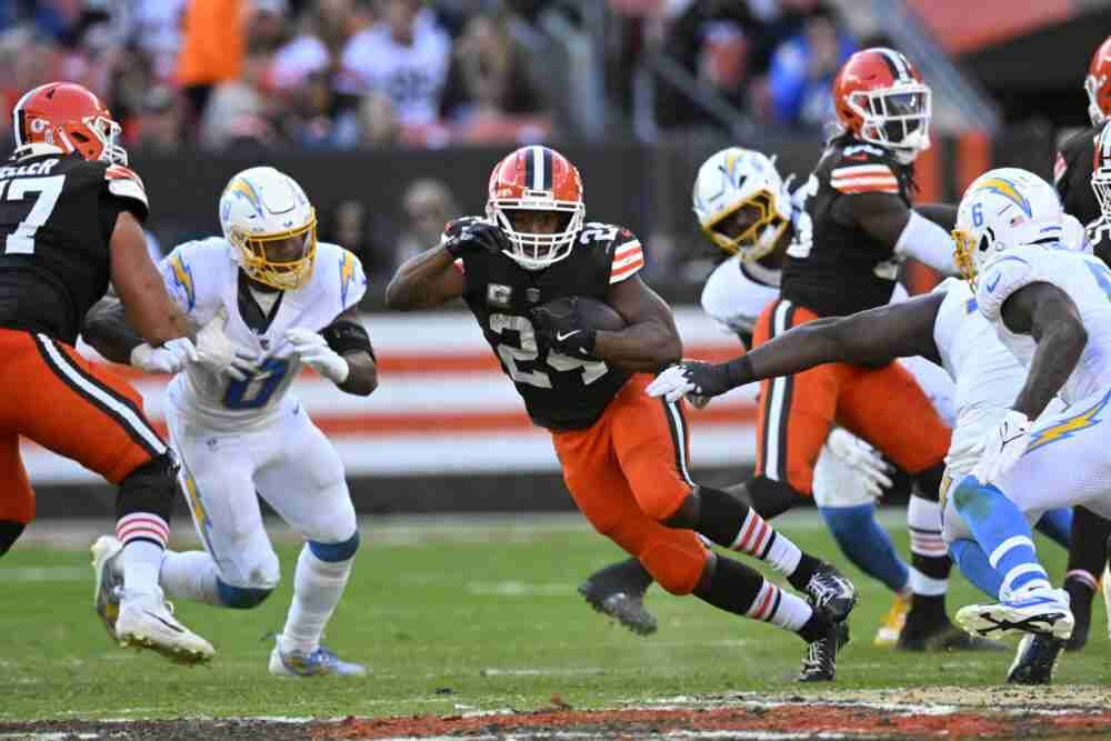 Nick Chubb carries the ball against the Los Angeles Chargers.