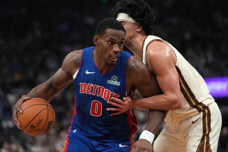 Jalen Duren drives with the ball for Detroit.