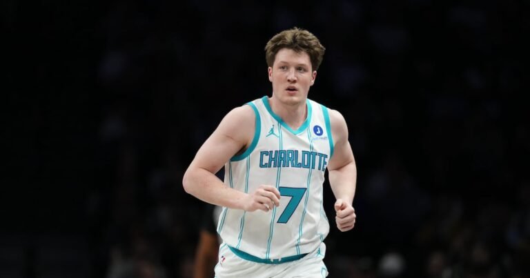 Kon Knueppel runs on court in a Charlotte Hornets jersey.