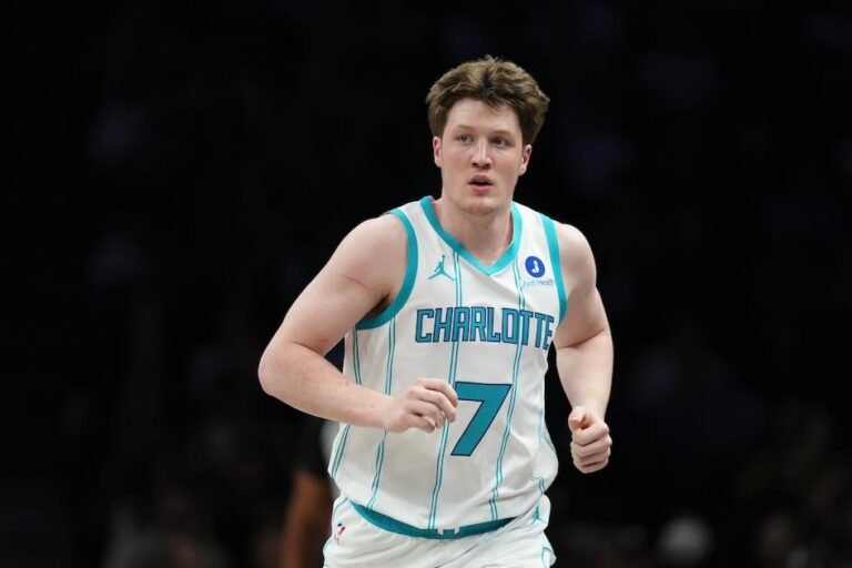 Kon Knueppel runs on court in a Charlotte Hornets jersey.