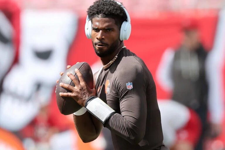 Shedeur Sanders warms up before Cleveland’s game at Tampa Bay on September 20, 2026.
