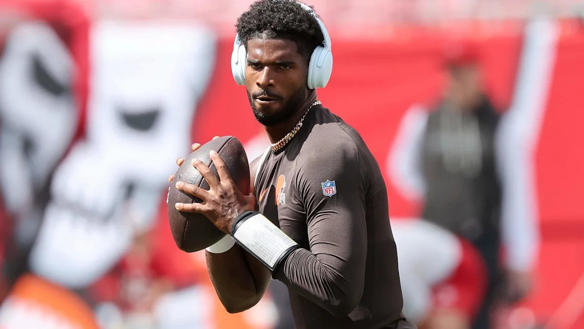 Shedeur Sanders warms up before Cleveland’s game at Tampa Bay on September 20, 2026.