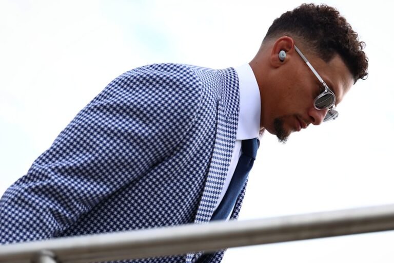 Patrick Mahomes travels to Miami on September 26, 2026, ahead of Kansas City’s Week 3 game.
