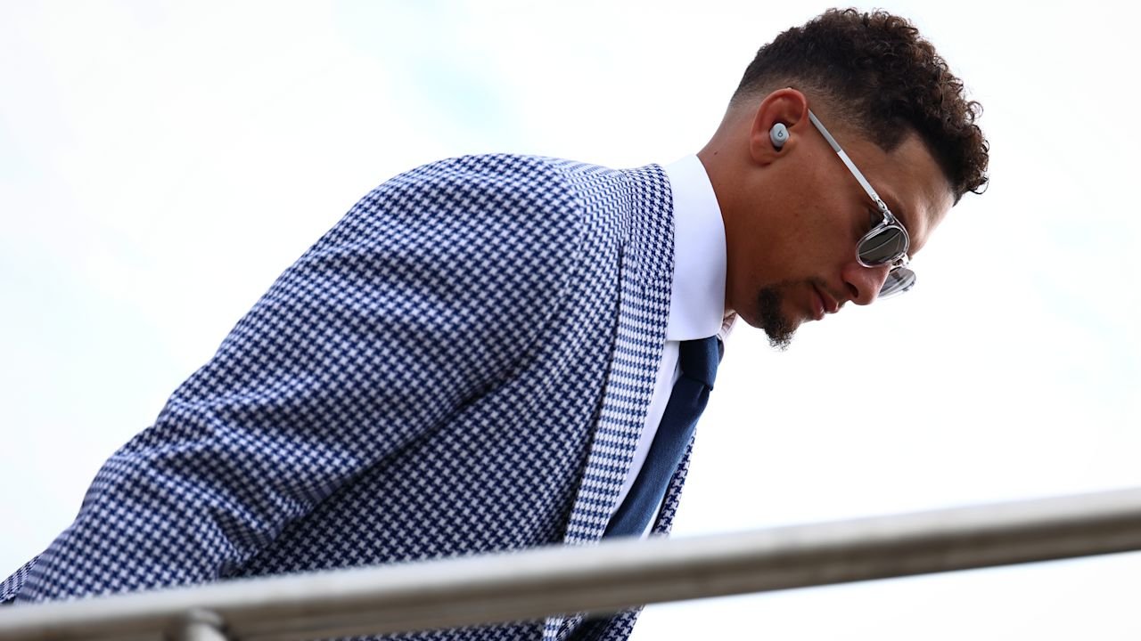 Patrick Mahomes travels to Miami on September 26, 2026, ahead of Kansas City’s Week 3 game.
