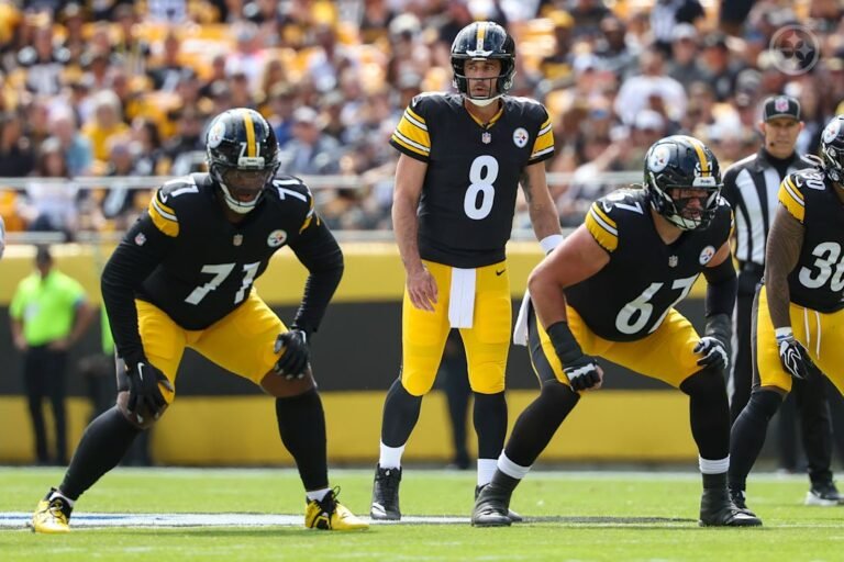 Aaron Rodgers (8), Max Iheanachor (71) and Brock Hoffman (67) during Pittsburgh’s game against Cincinnati on September 27, 2026.