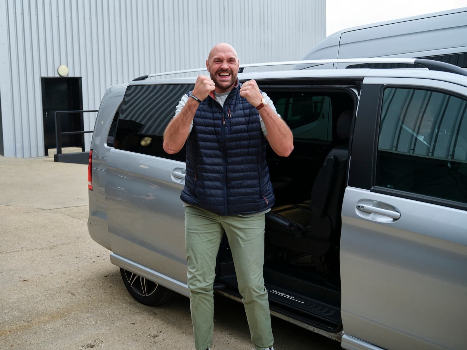 Tyson Fury poses with his fists raised beside a minibus in London on September 29, 2026