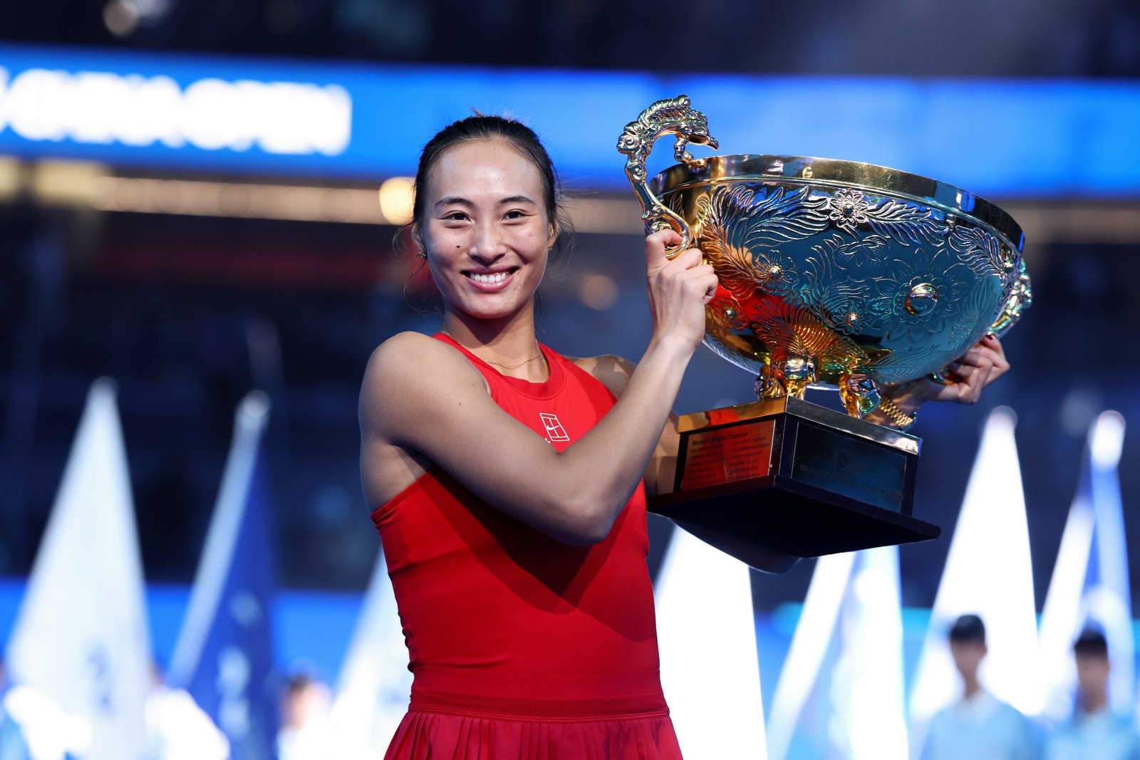 Zheng Qinwen holds the China Open trophy after winning the 2026 final.