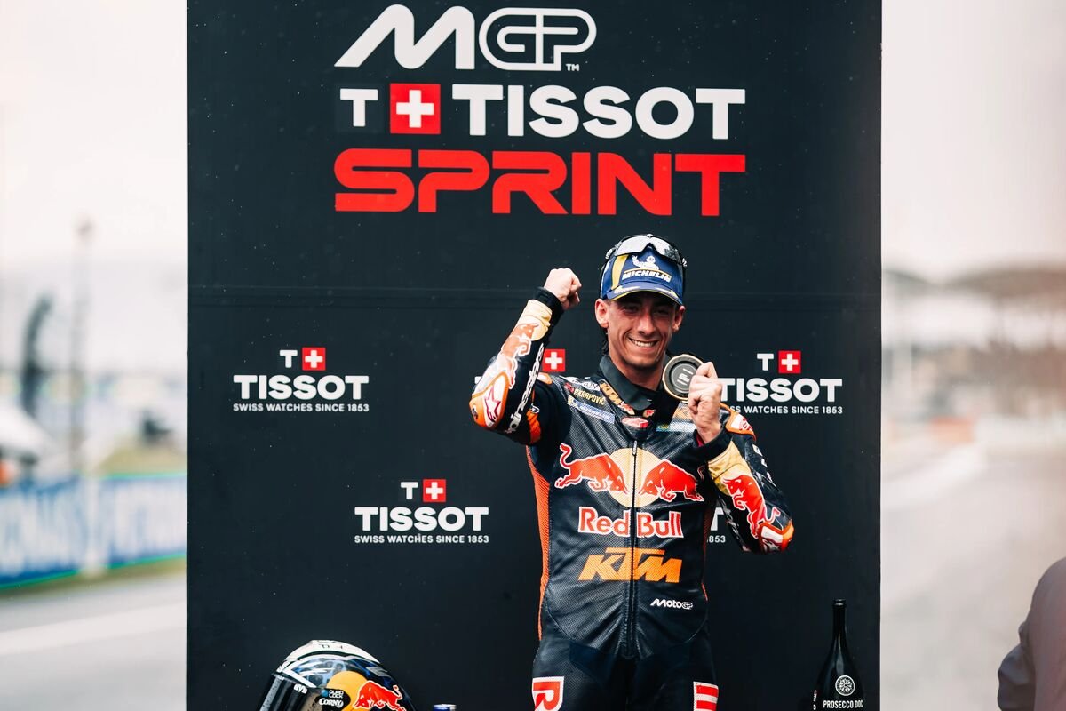Pedro Acosta celebrates with his Sprint medal at Sepang.