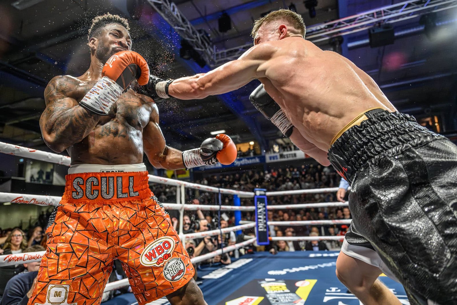 Jacob Bank, right, lands a punch against William Scull during their January 2026 fight in Kolding.