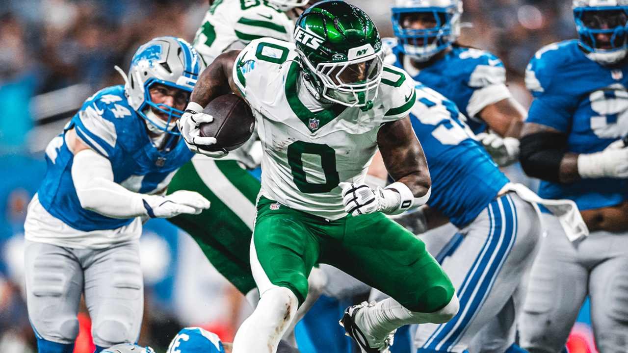 Braelon Allen carries the ball against Detroit in the Jets’ previous game.