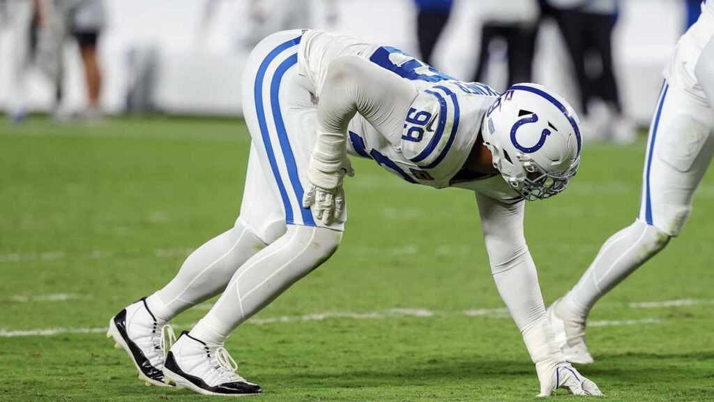 DeForest Buckner in a Colts uniform on the field.