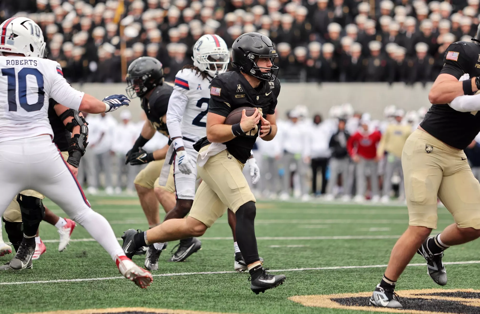 Army quarterback Cale Hellums carries the ball against Florida Atlantic at Michie Stadium.