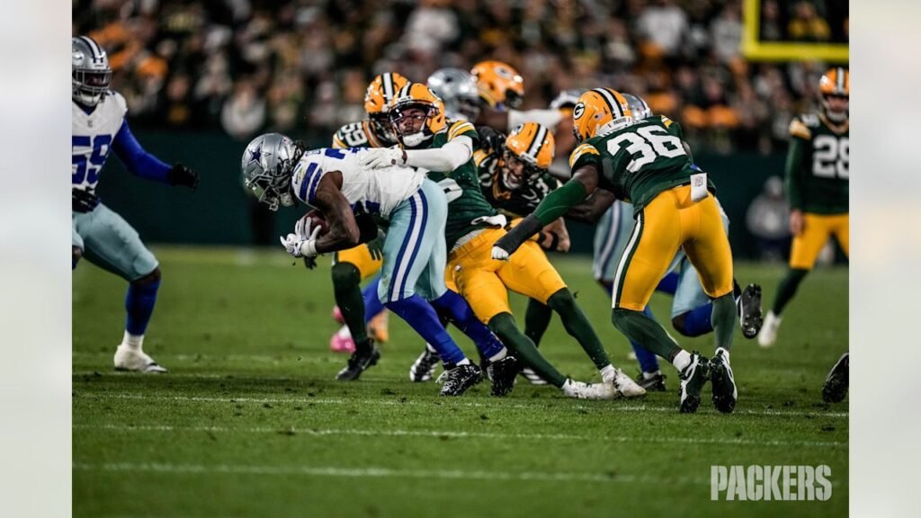 Green Bay defenders converge on a Dallas ball carrier during the October 18 game at Lambeau Field.