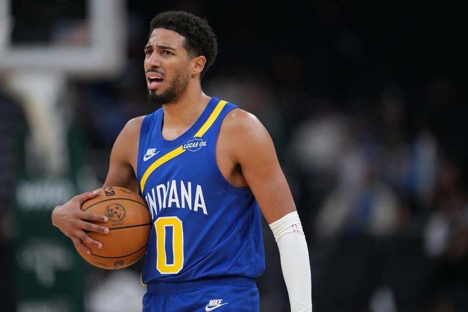 Tyrese Haliburton holds the ball in his blue Pacers uniform during the October 26 game in Milwaukee.