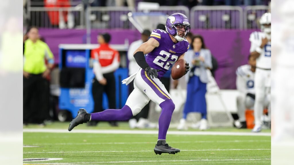 Vikings safety Harrison Smith runs with the ball during the October 25 game against Indianapolis.
