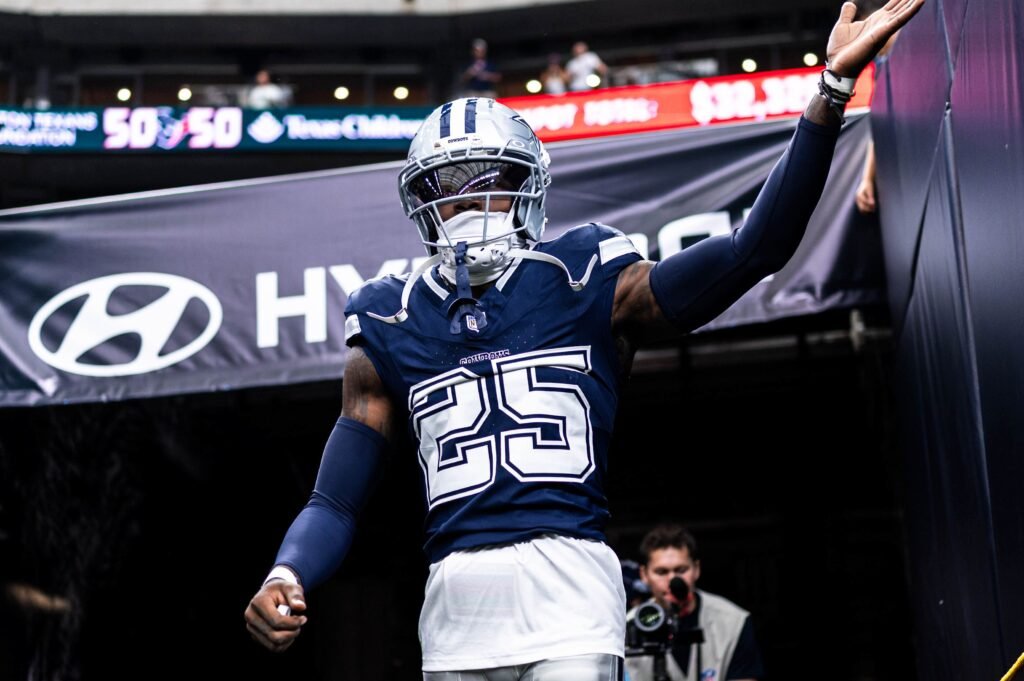 Joey Porter Jr. wearing Cowboys number 25 at his Dallas debut in Houston.