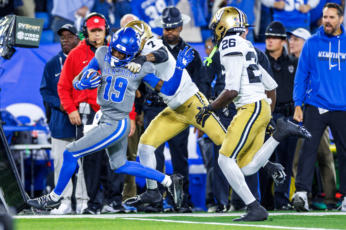 Kentucky receiver Kenny Darby catches a pass against Vanderbilt on October 24, 2026.