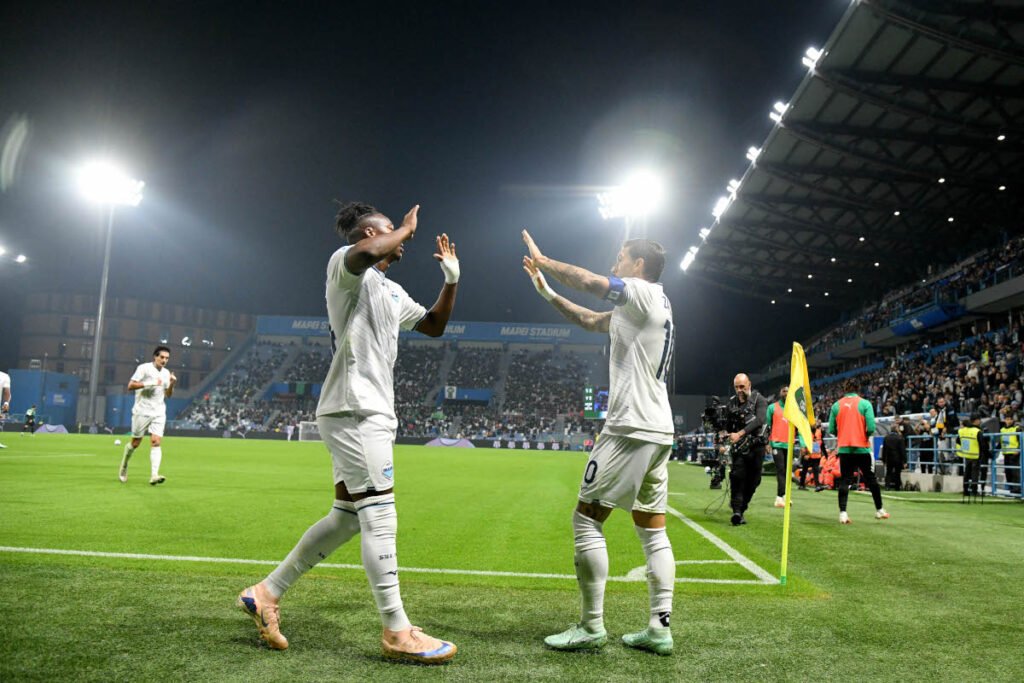 Tijjani Noslin and Mattia Zaccagni celebrate during Lazio’s visit to Sassuolo on October 27, 2026.
