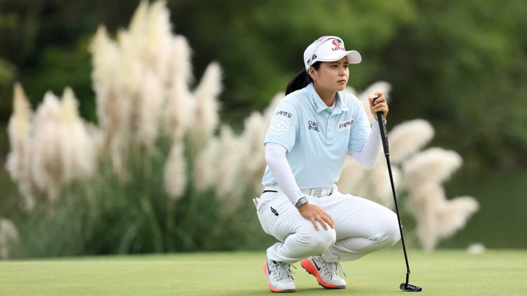 Hye-Jin Choi lines up a putt at the Buick LPGA Shanghai.