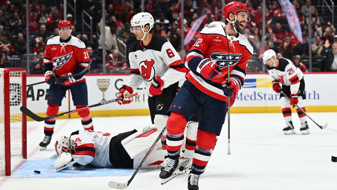 Washington’s Boone Jenner celebrates in front of the Devils’ goal.