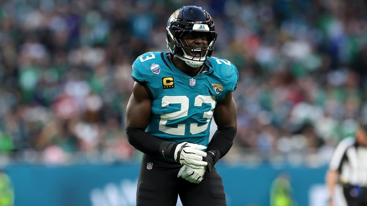 Jaguars linebacker Foyesade Oluokun wearing a teal jersey and black helmet.