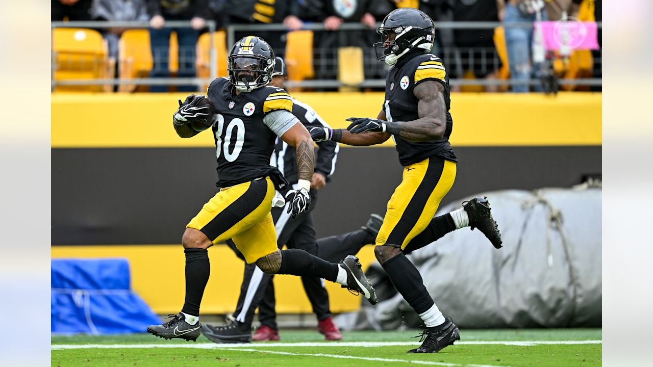 Jaylen Warren runs with the ball in a black Pittsburgh Steelers uniform during the October 11 game against Indianapolis.