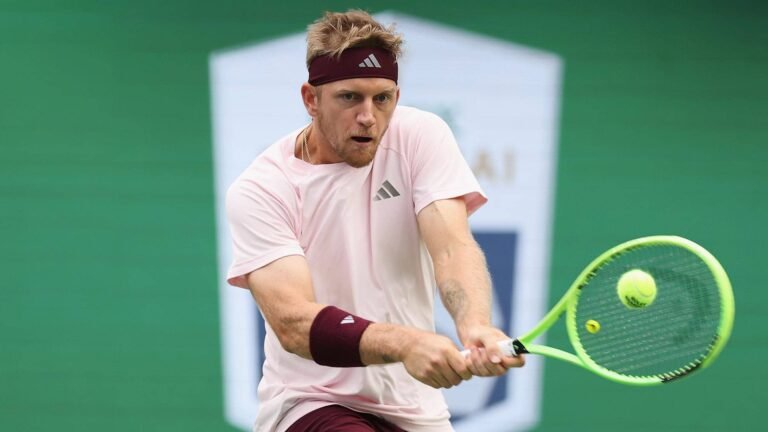 Alejandro Davidovich Fokina prepares a two-handed backhand at the 2026 Shanghai Masters.