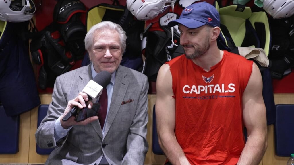 Vincent Desharnais speaks with Mike Vogel before Washington’s October 20, 2026 game against Los Angeles.