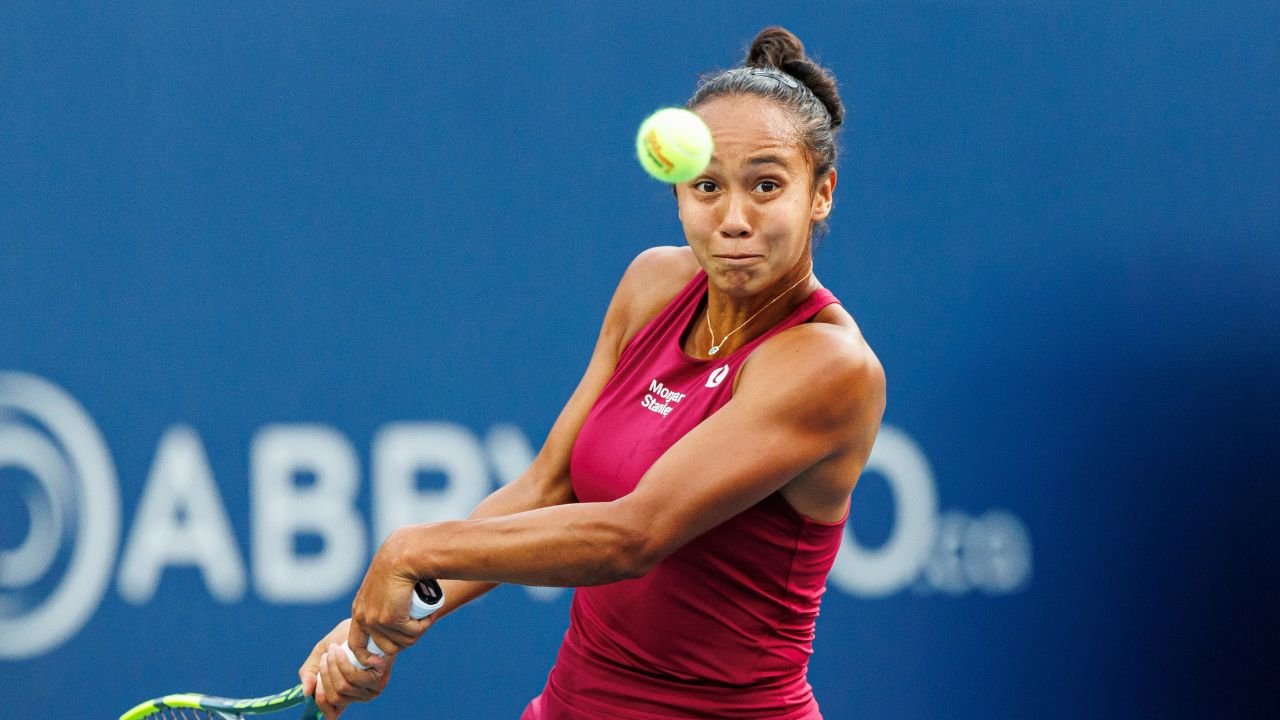 Leylah Fernandez prepares a backhand during the National Bank Open in Toronto on August 9, 2026.