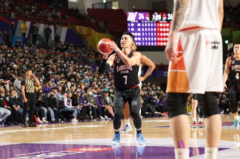 Jeremy Lin shoots a free throw in a black basketball uniform in Taiwan in 2023.
