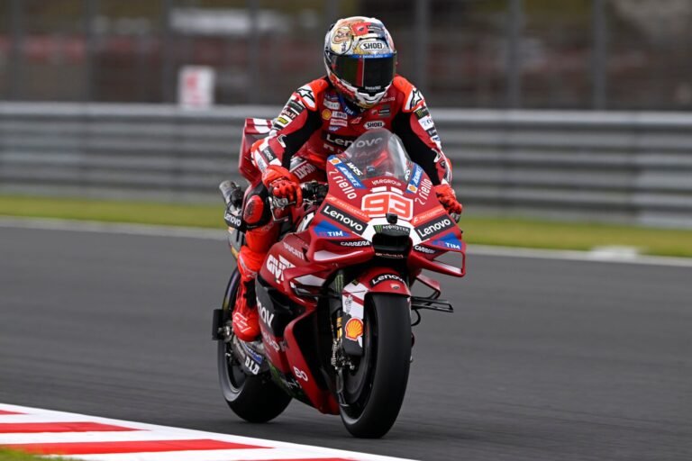 Marc Márquez rides his red No. 93 Ducati at Motegi.