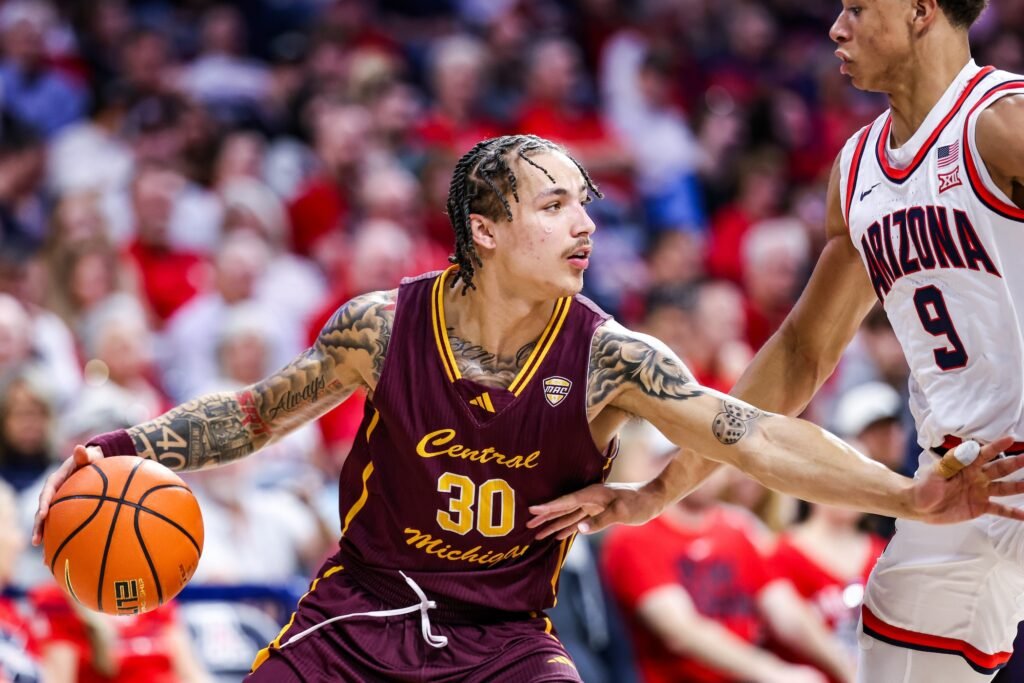 Anthony Pritchard in a maroon Central Michigan No. 30 jersey dribbling against an Arizona defender.