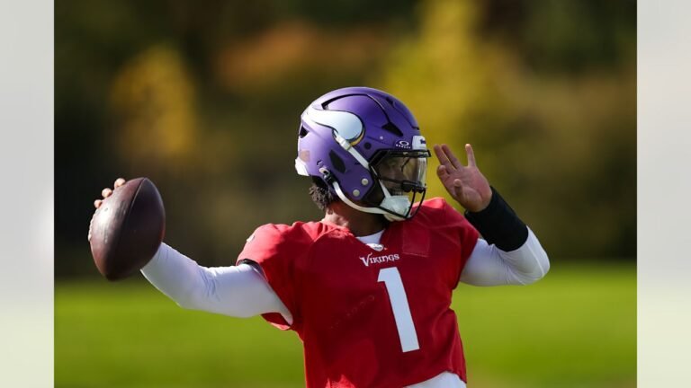 Vikings quarterback Kyler Murray prepares to throw during October 7 practice
