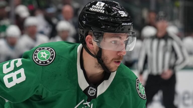 Michael Bunting wearing a green Dallas Stars jersey and black helmet.