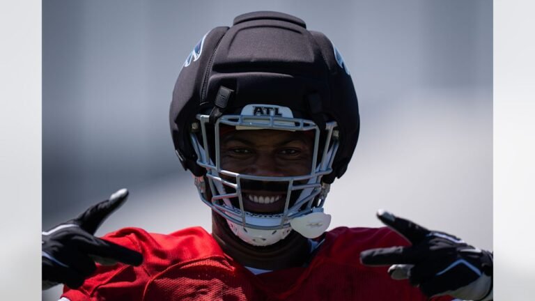 Za&rsquo;Darius Smith at Atlanta Falcons practice.