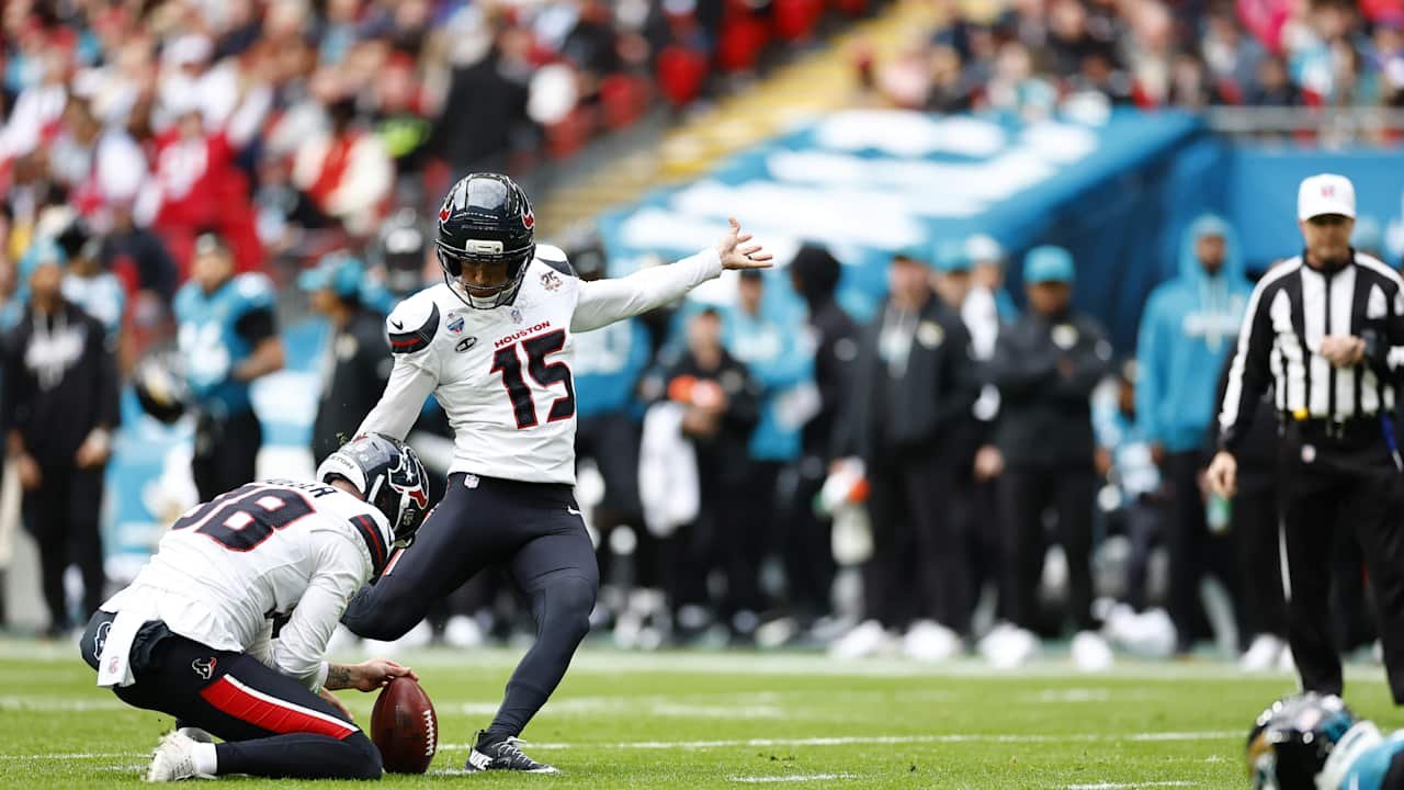 Ka’imi Fairbairn kicks for Houston against Jacksonville at Wembley Stadium in October 2026