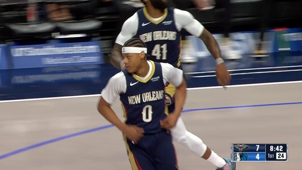 Jeremiah Fears in a Pelicans uniform.