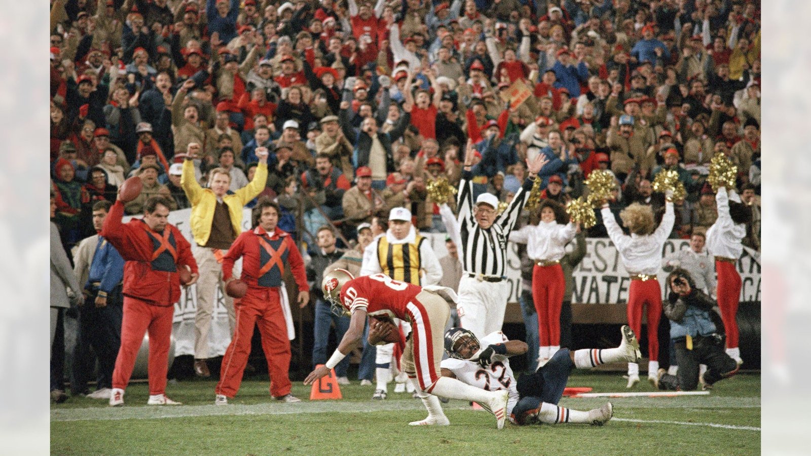 Jerry Rice reaches the end zone against Chicago in San Francisco on December 14, 1987.