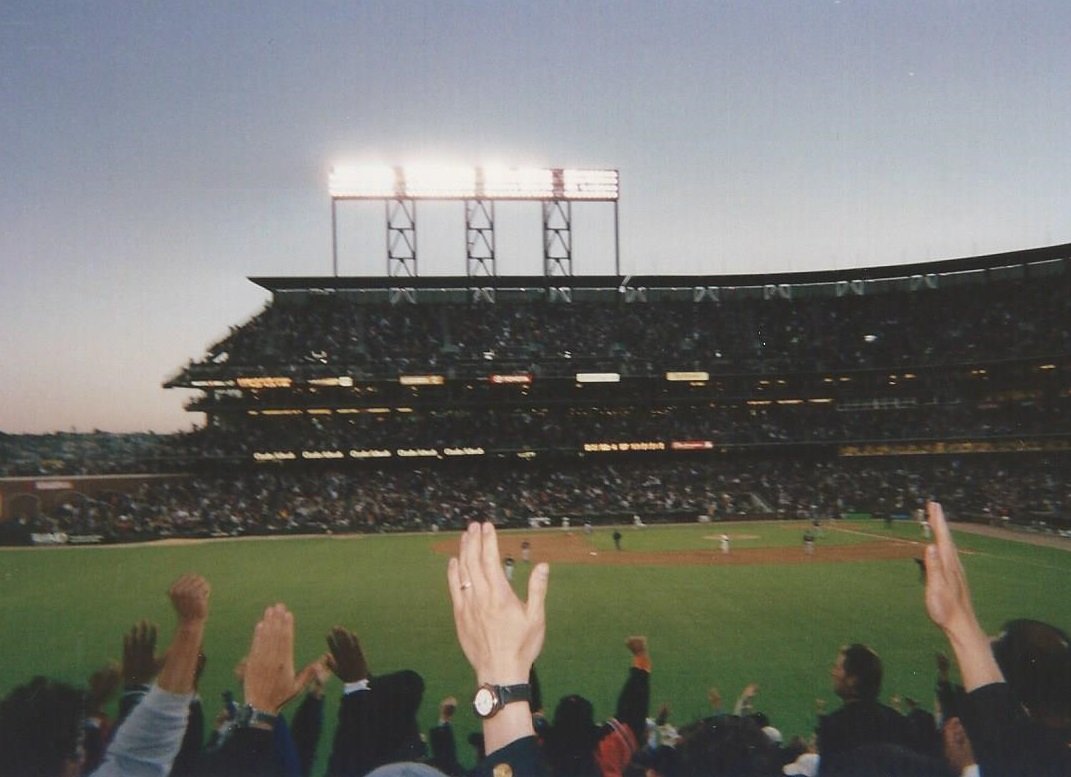 Barry Bonds runs toward first base after his 525th career home run at Pacific Bell Park on June 5, 2001.