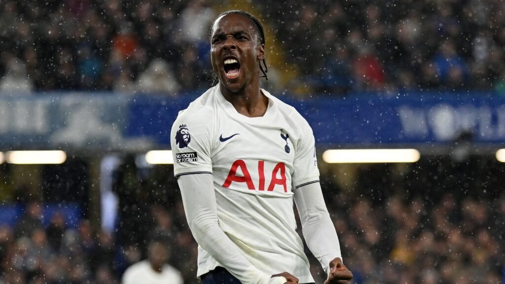 Mathys Tel celebrates.