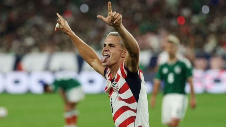 Cavan Sullivan in a United States jersey during the Mexico match.