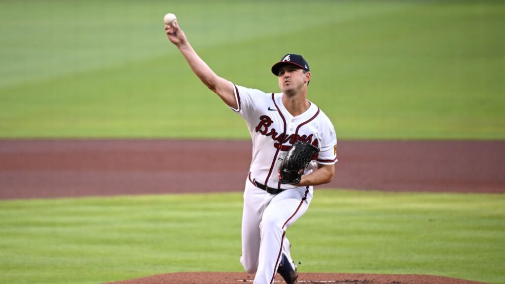 Tyler Mahle pitching against the Dodgers in NLDS Game 4 at Truist Park